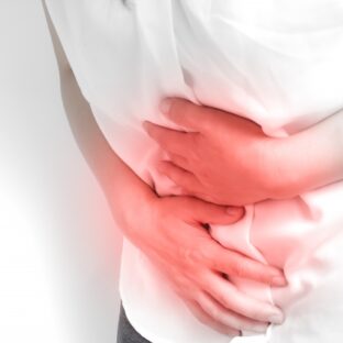 辛いもので腹痛になった時の対処法は？原因や事前対策についても解説