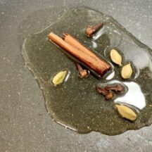 スパイスのテンパリングとは？香りを引き出すコツや注意点を解説