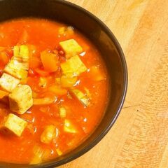 辛いものを食べると痩せるは嘘？理由や健康への影響についても解説